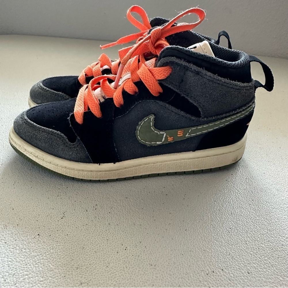 Jordan
Mid Sneakers boys